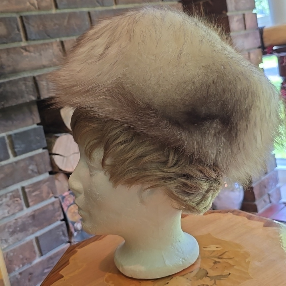 Vintage 1968 White Fox Fur Winter Hat, 21" Around Inside - Picture 2 of 7